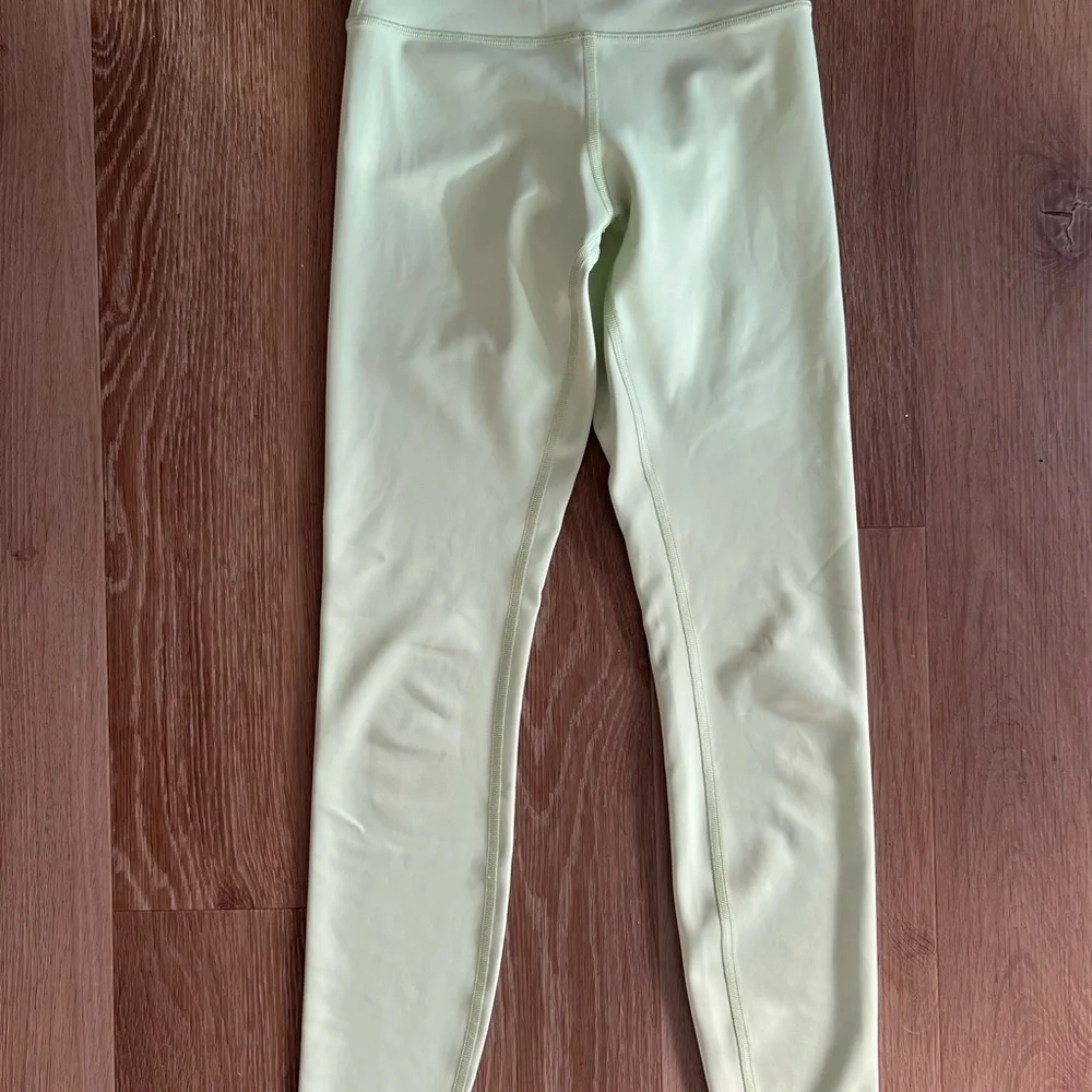 Alo Yoga Set - Picture 1 of 6